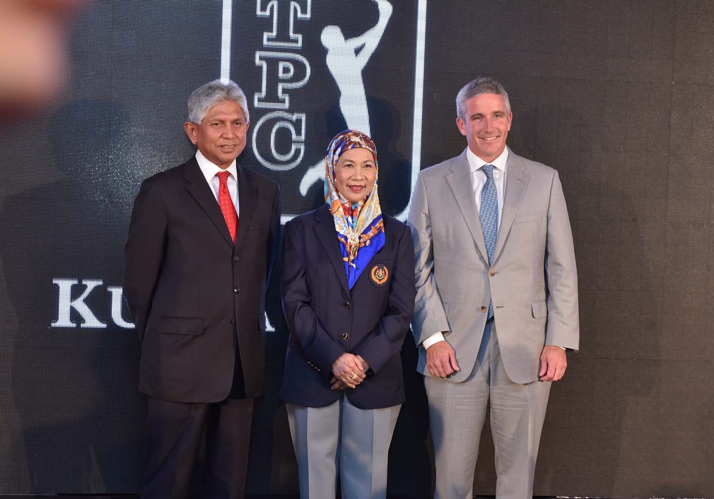 L-to-R-_-Dato-Ir-Jauhari-Hamidi_-Chairman-of-TPC-Kuala-Lumpur-and-MD-of-Sime-Darby-Property_-Her-Majesty-the-Queen-of-Malaysia_Jay-Monahan_Deputy-Commissioner-of-PGA-TOUR