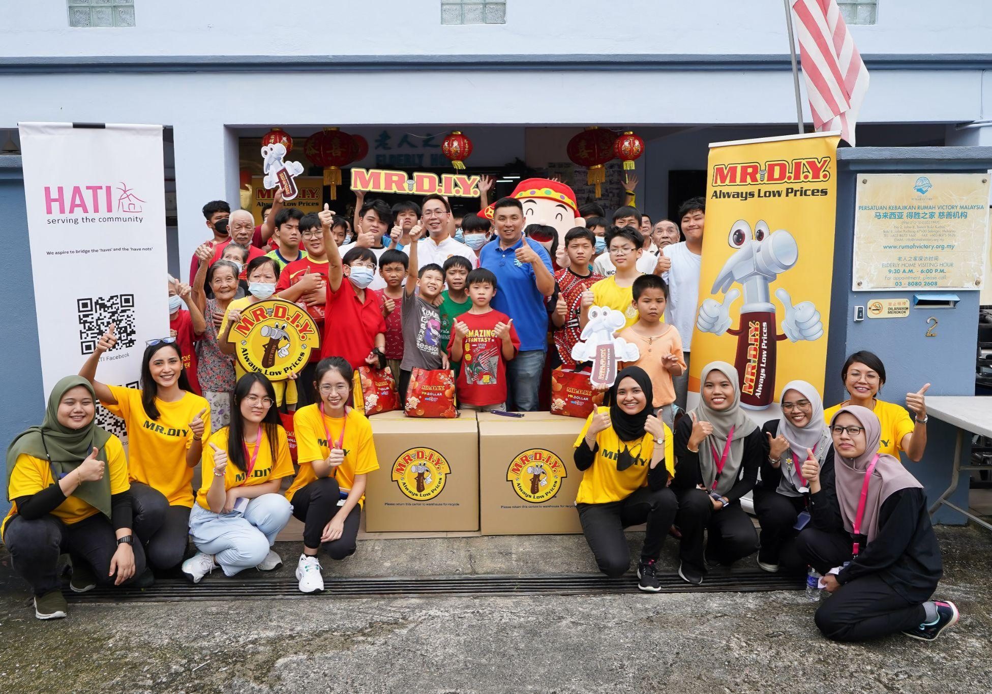 MR D.I.Y. and HATI volunteers with the residents of Rumah Victory, Kuala Lumpur