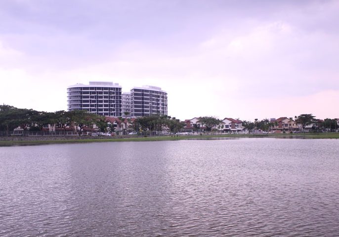 lake-behind-gamuda