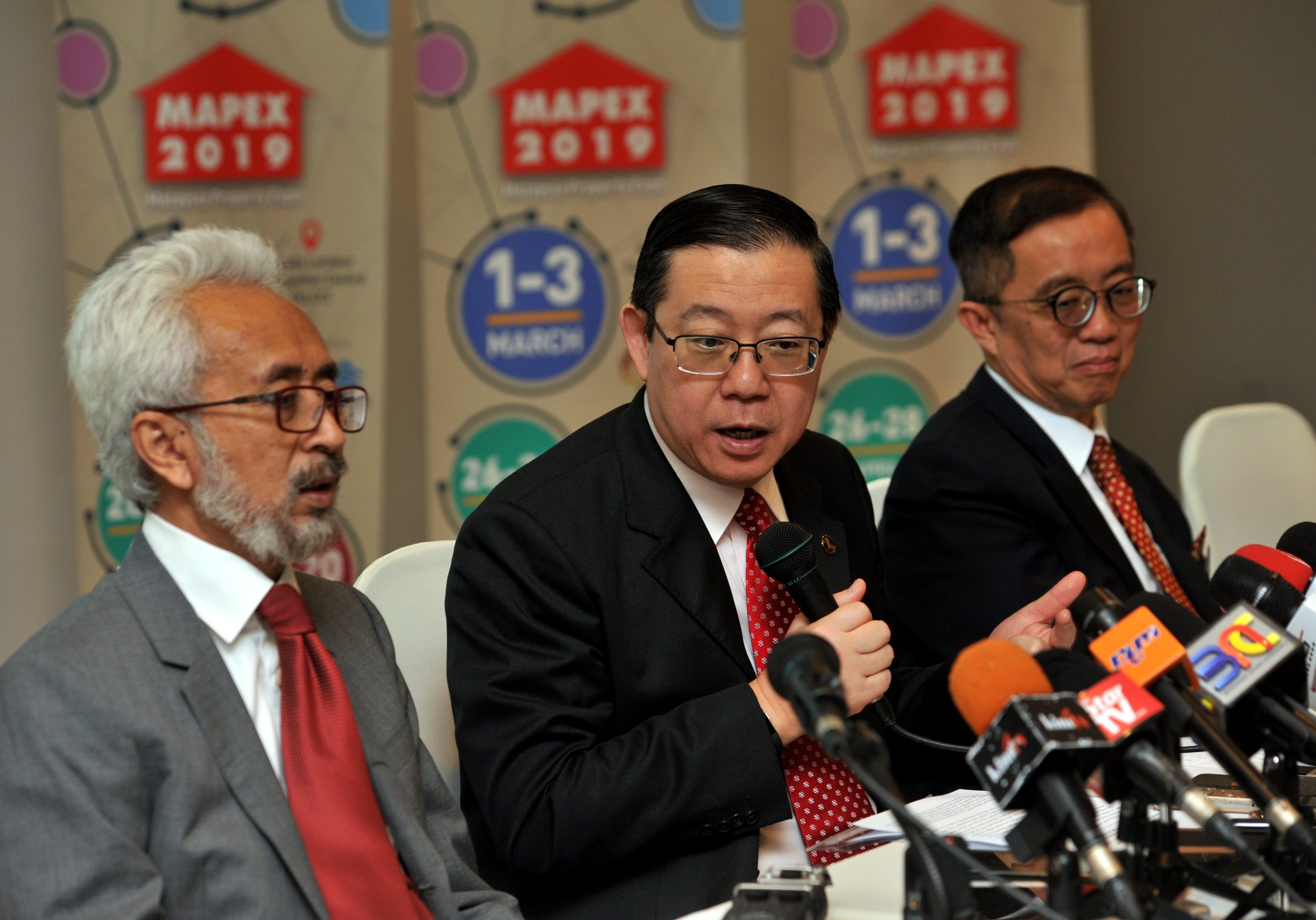 Kelana Jaya 310119 from left Deputy Minister of Housing and Local Government Datuk Raja Kamarul Bahrin Shah, Minister Of Finance YB Lim Guan Eng and REHDA President Datuk Ir Soam Heng Choon During Media Briefing on (HOC) MAPEX 2019 (pic by Ismail Che Rus)